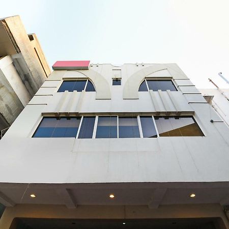 Oyo 28856 Manjeera Inn Visakhapatnam Buitenkant foto