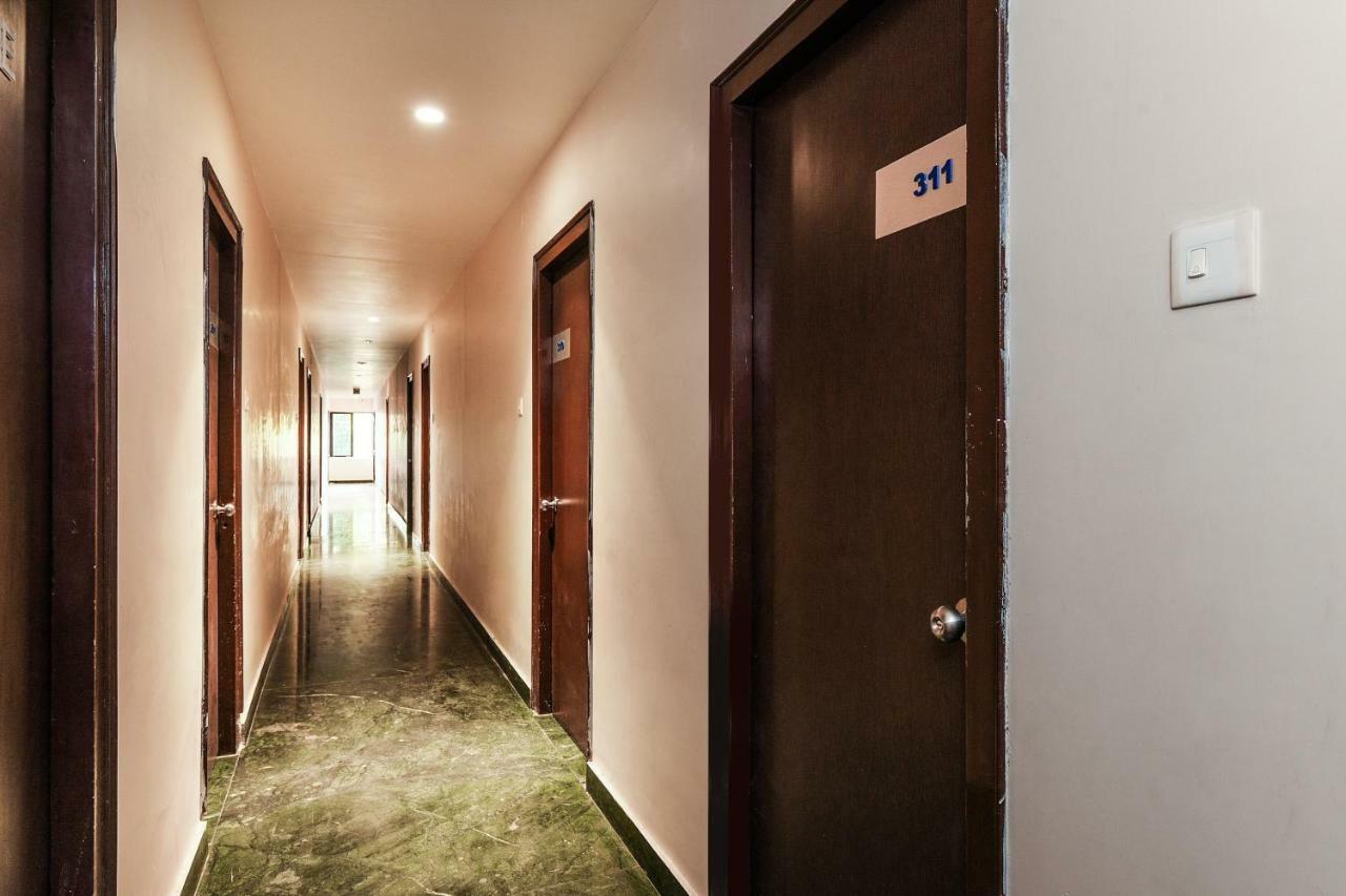 Oyo 28856 Manjeera Inn Visakhapatnam Buitenkant foto