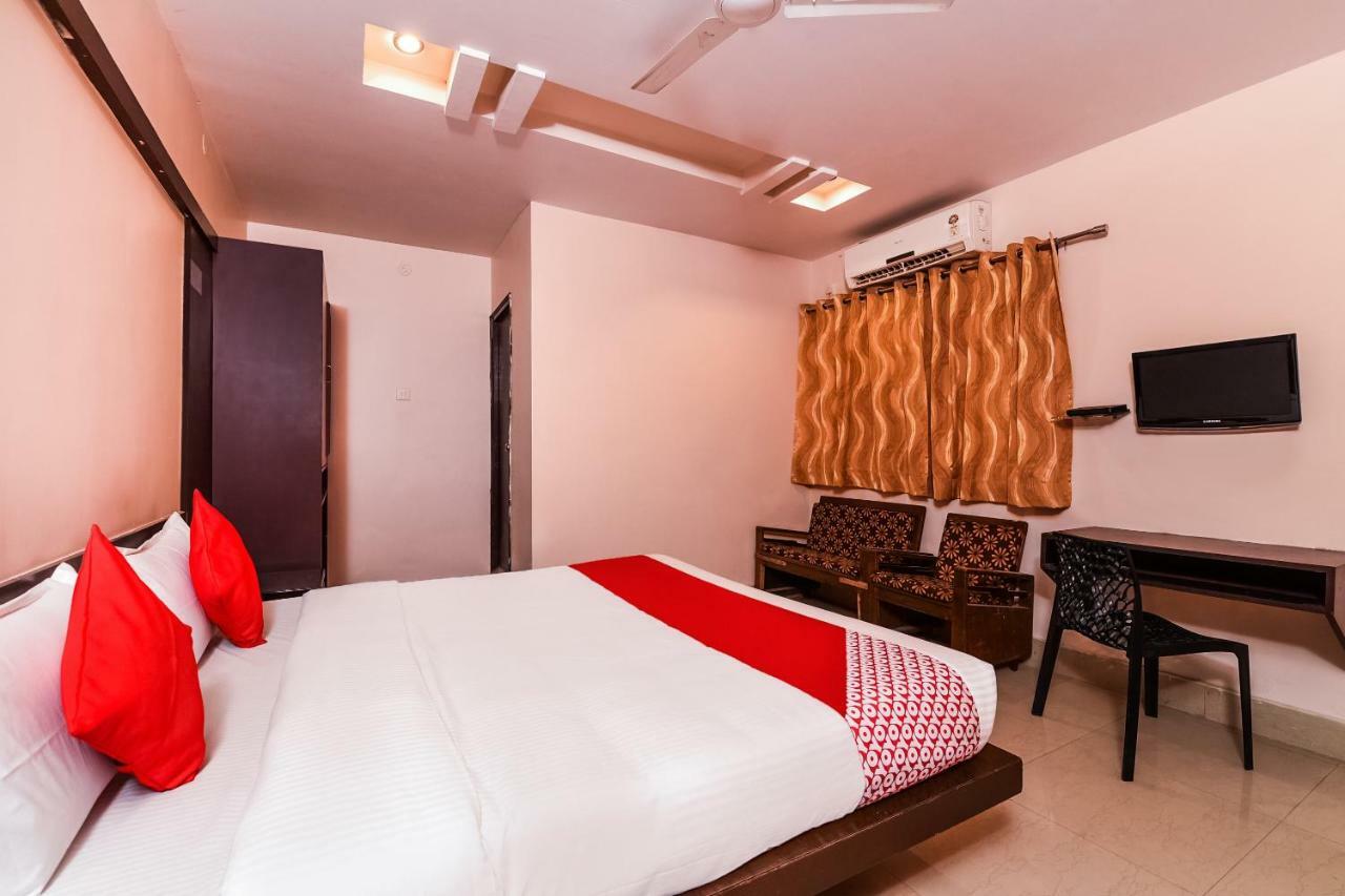 Oyo 28856 Manjeera Inn Visakhapatnam Buitenkant foto