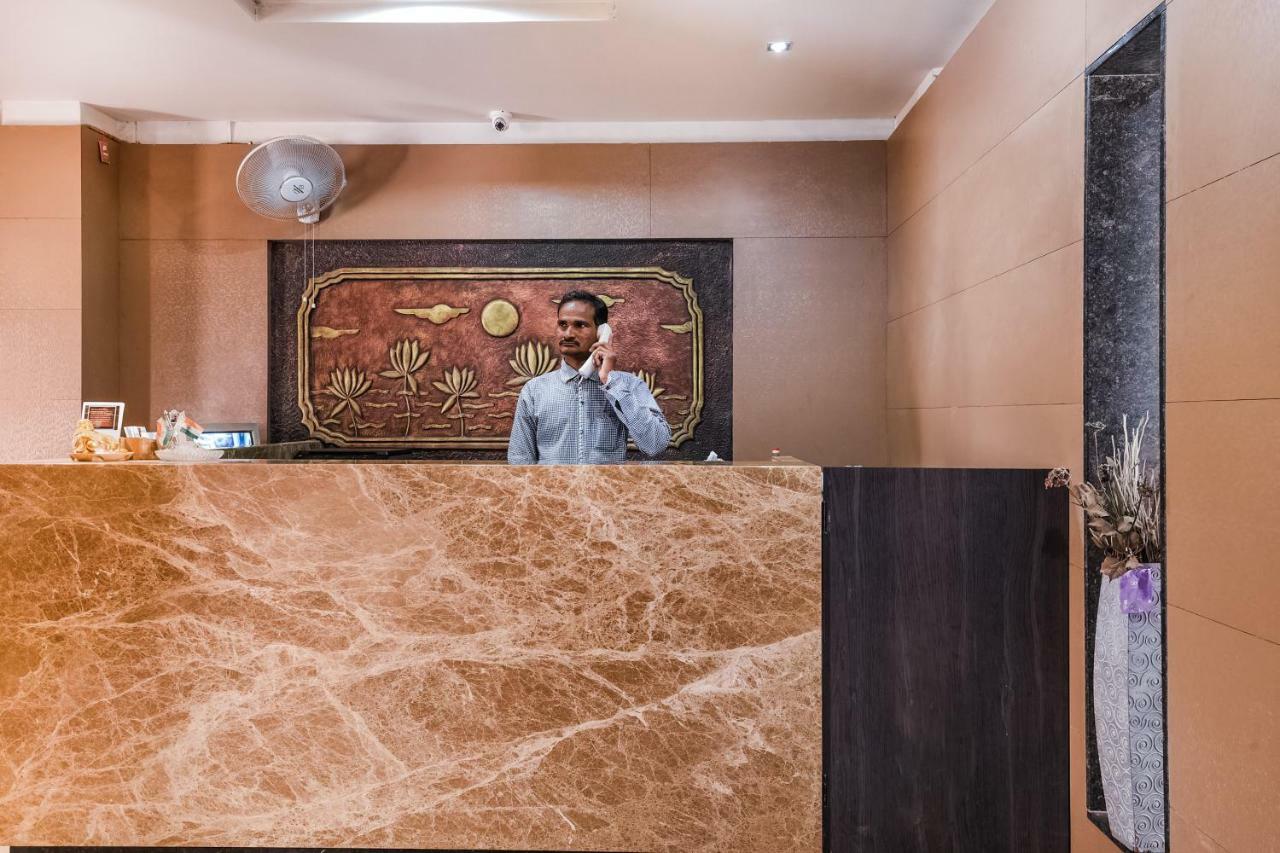 Oyo 28856 Manjeera Inn Visakhapatnam Buitenkant foto