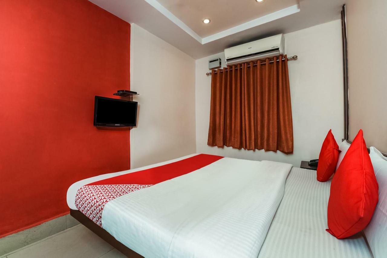 Oyo 28856 Manjeera Inn Visakhapatnam Buitenkant foto