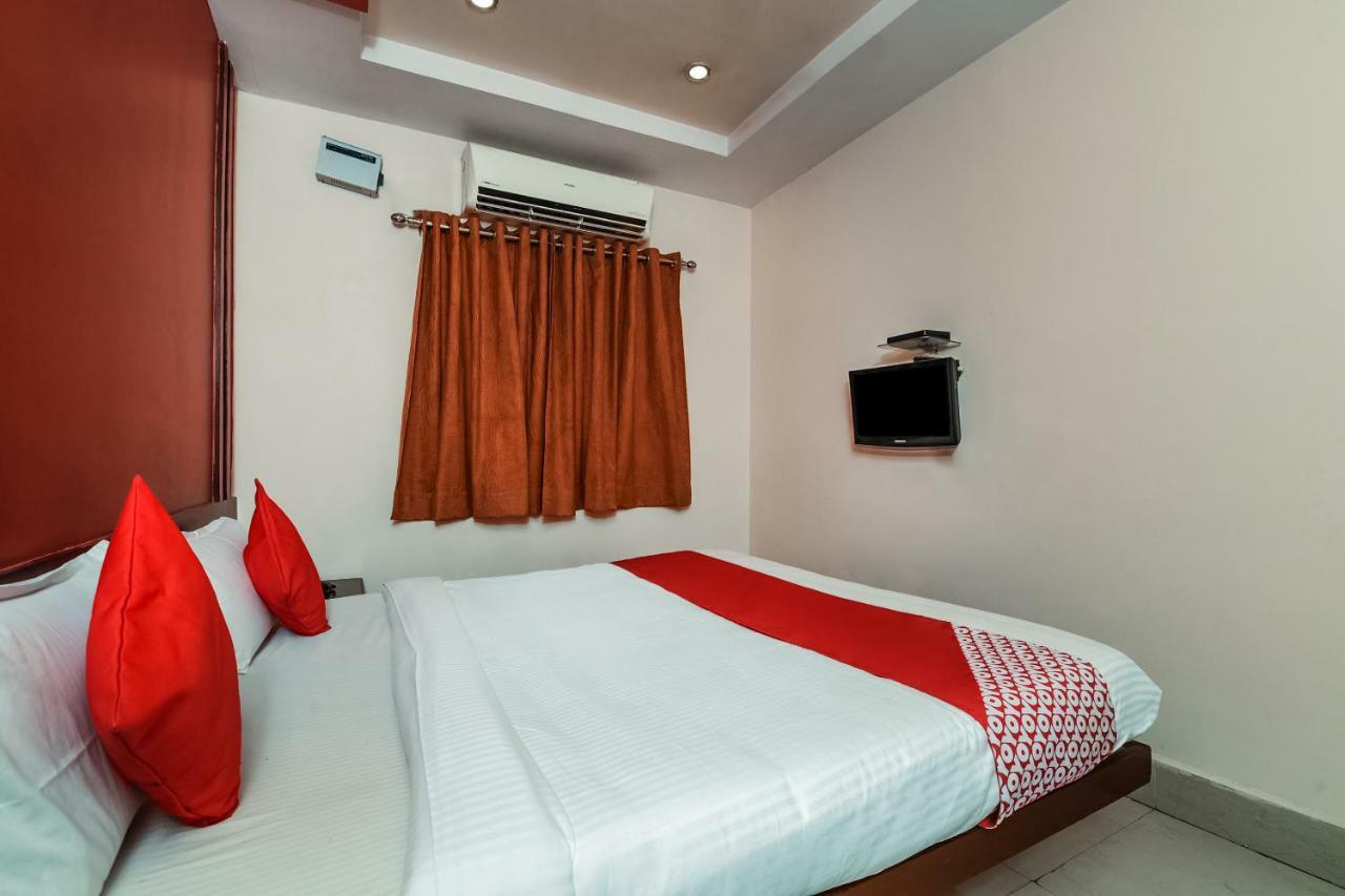 Oyo 28856 Manjeera Inn Visakhapatnam Buitenkant foto