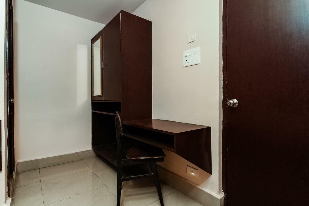 Oyo 28856 Manjeera Inn Visakhapatnam Buitenkant foto