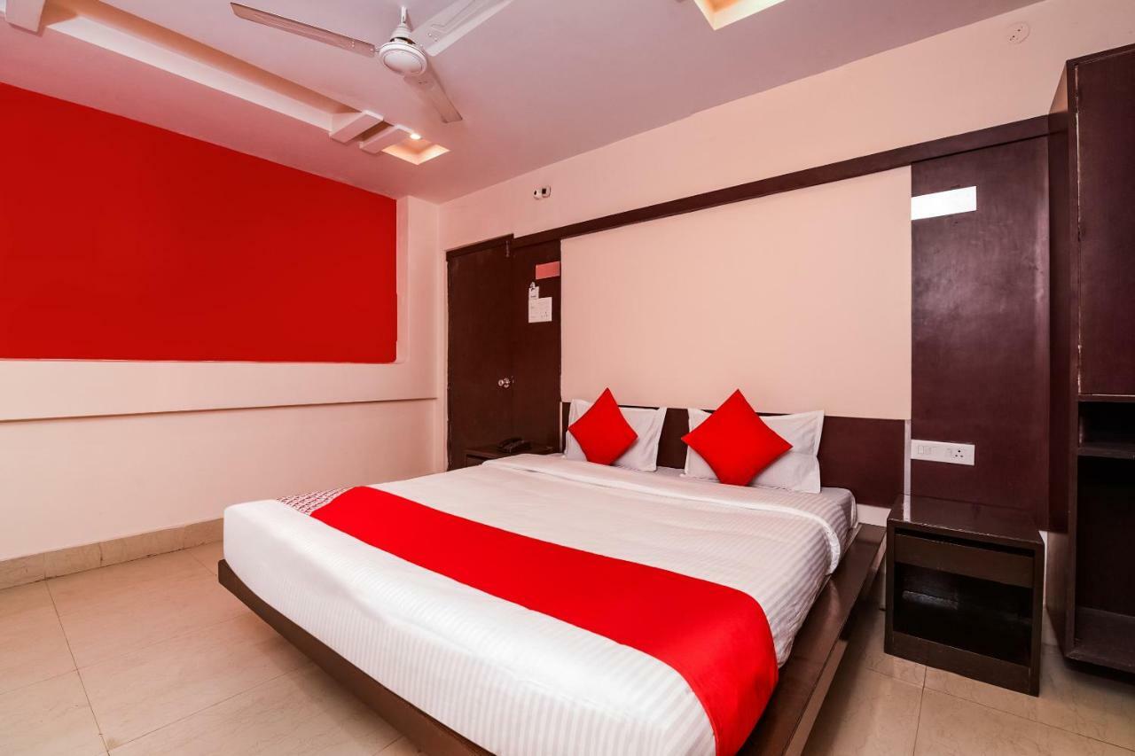 Oyo 28856 Manjeera Inn Visakhapatnam Buitenkant foto