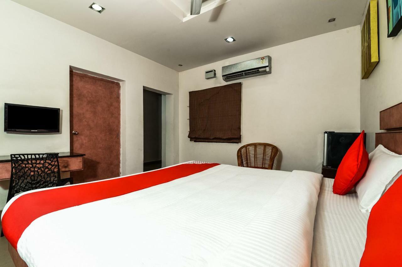 Oyo 28856 Manjeera Inn Visakhapatnam Buitenkant foto