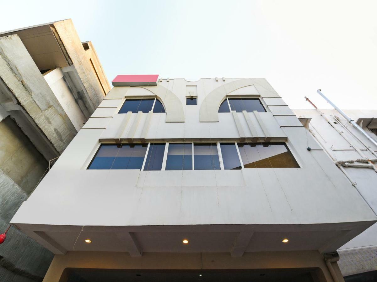 Oyo 28856 Manjeera Inn Visakhapatnam Buitenkant foto