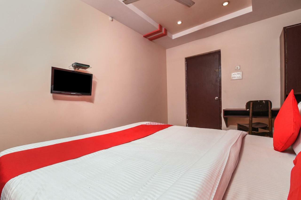 Oyo 28856 Manjeera Inn Visakhapatnam Buitenkant foto