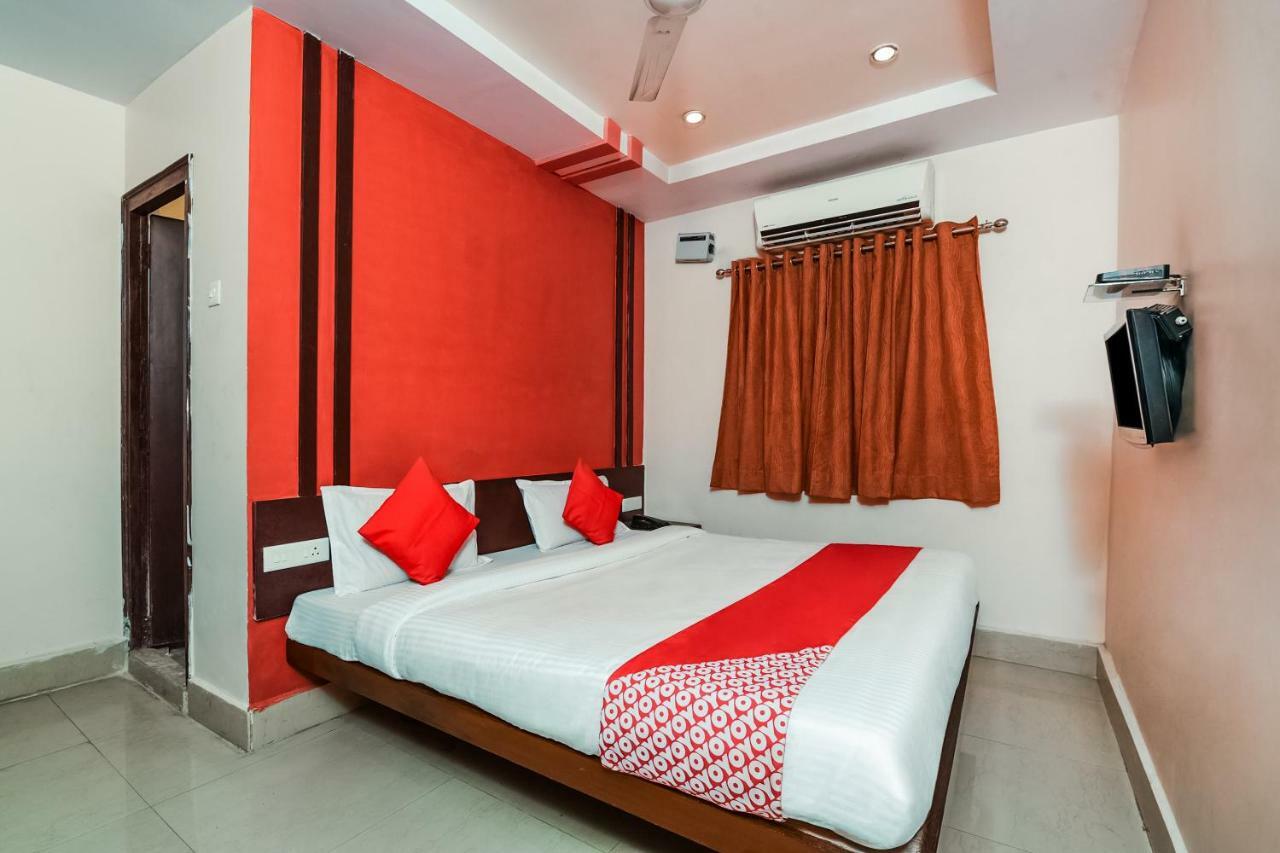 Oyo 28856 Manjeera Inn Visakhapatnam Buitenkant foto