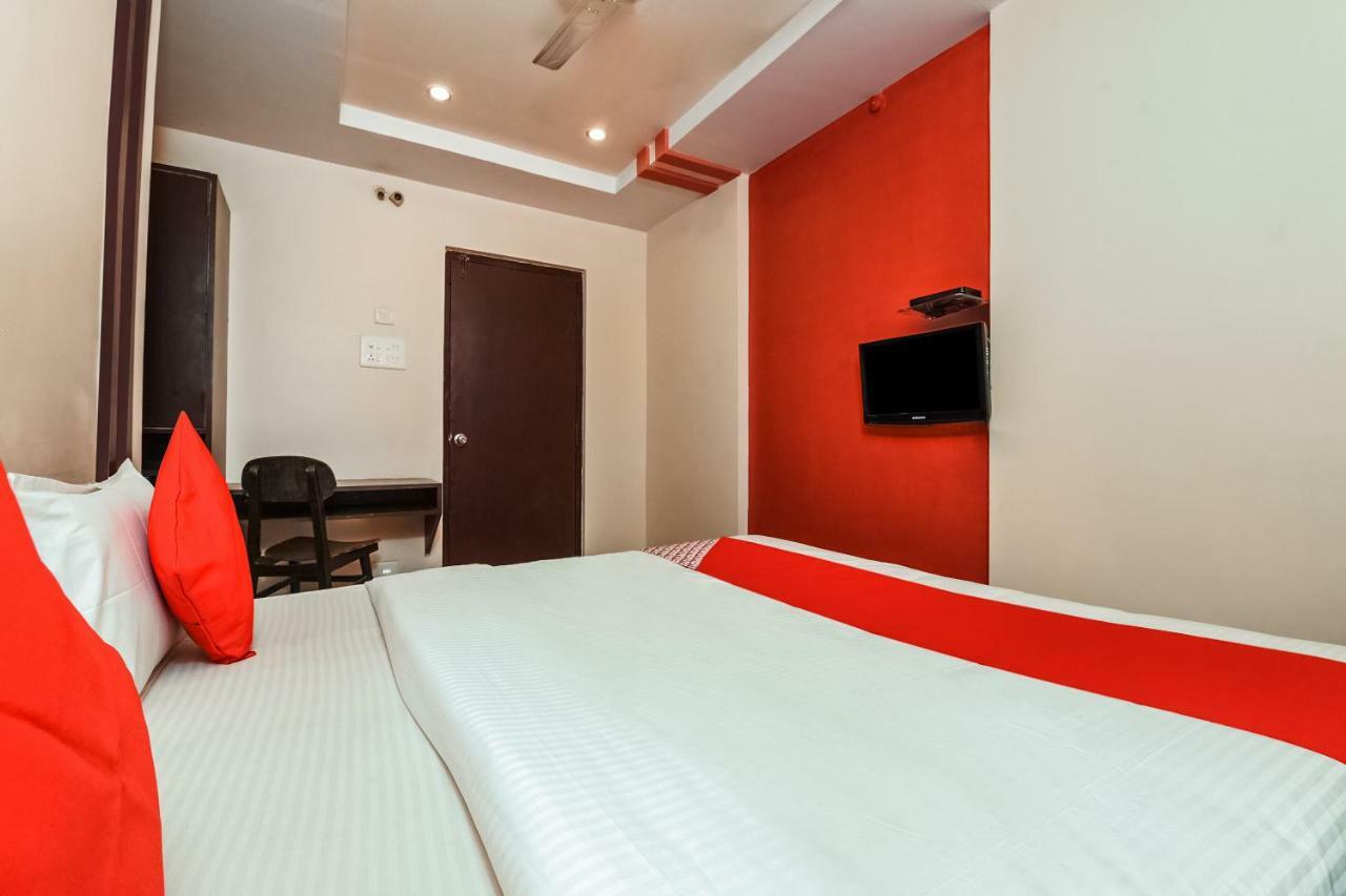 Oyo 28856 Manjeera Inn Visakhapatnam Buitenkant foto
